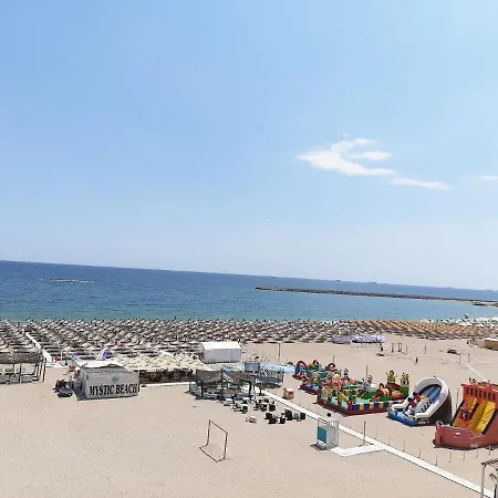 Cezar Faleza-nord Constanta-plaja Reyna *