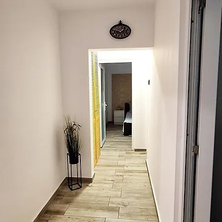 Cezar Faleza-nord Constanta-plaja Reyna *