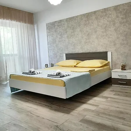 Cezar Faleza-nord Constanta-plaja Reyna *